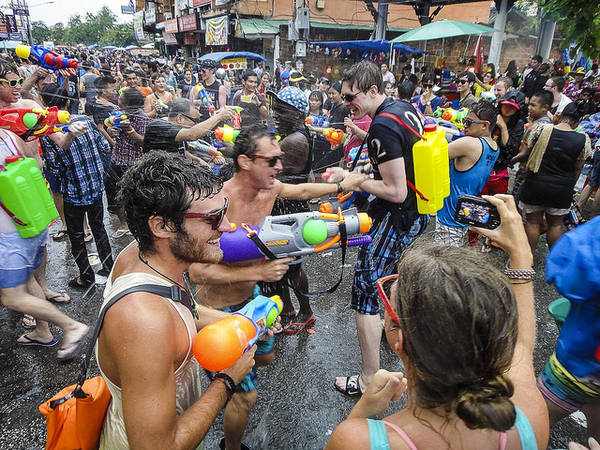 6 lưu ý không thể bỏ qua khi tham gia “lễ hội té nước” Songkran ở Thái 